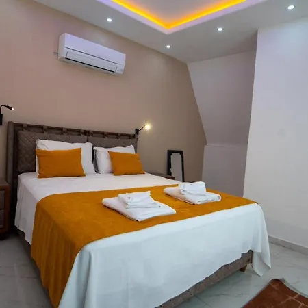 Hotel Ada *